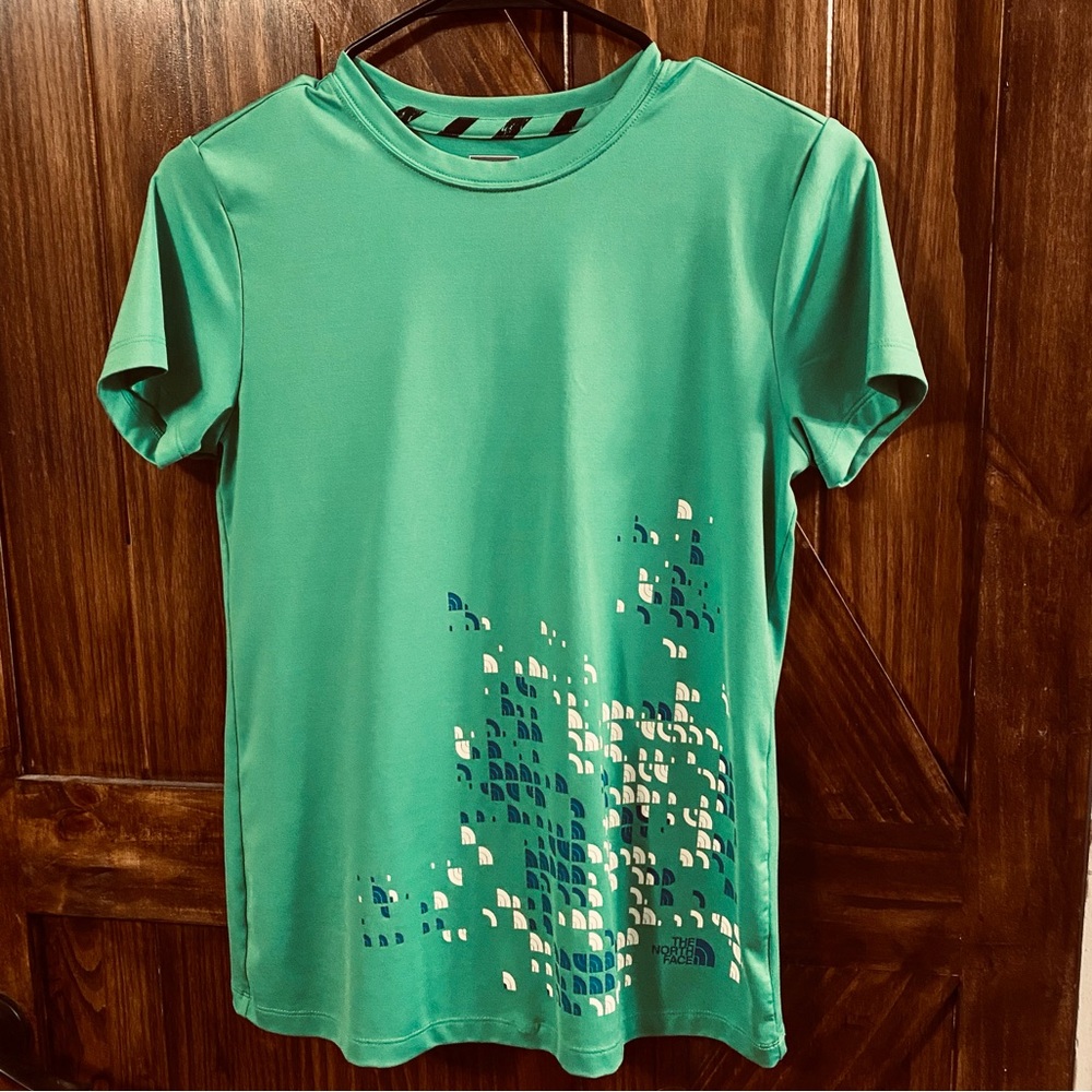 The North Face Athletic Tee Shirt. Sports. Exercise. Casual, Gym. Small